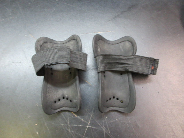 Load image into Gallery viewer, Used Sports Soccer Shin Guards - Youth
