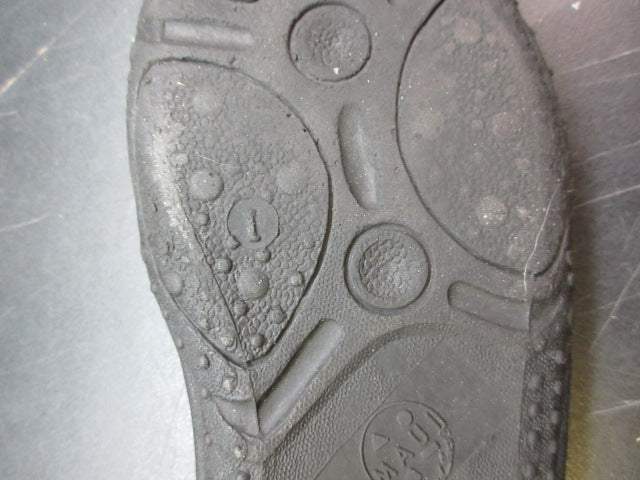 Load image into Gallery viewer, Used Maui &amp; Sons Water Shoes - Size 1
