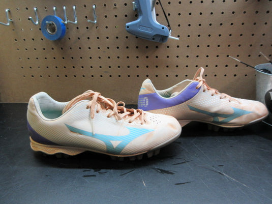 Used Mizuno Wave Finch Lightrevo Women's Molded Softball Cleats - Size 9