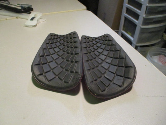 Used Nike Size XS 4'7" - 4'11" Soccer Shin Guards
