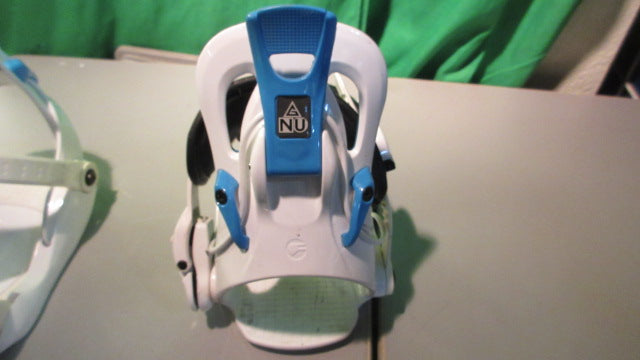 Load image into Gallery viewer, Used GNU Junior Snowboard Bindings w/ Hardware
