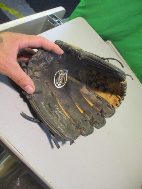 Load image into Gallery viewer, Used Rawlings Players Series 10&quot; Glove - RHT
