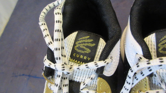 Load image into Gallery viewer, Under Armour Curry 3Z 24 Basketball Shoes Youth Size 2 - Like New
