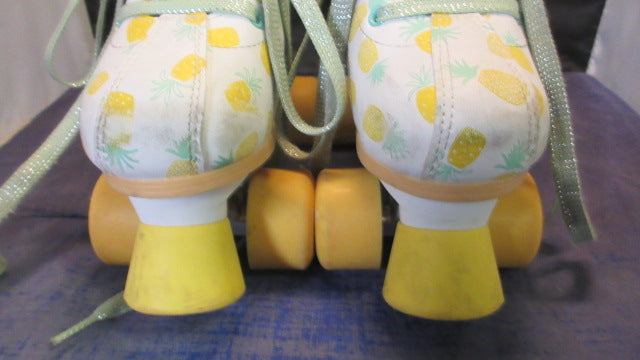 Load image into Gallery viewer, Used Roller Derby Candi Grl Lucy Roller Skates Youth Size 12 - 2 - small wear
