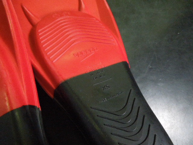 Load image into Gallery viewer, Used Speedo SwitchBlade Youth Floating Fins Size XS Y 4-5
