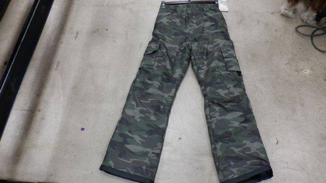 Load image into Gallery viewer, New Sportcaster Boys Cargo Snow Pants Youth Size Medium (6) - Camo
