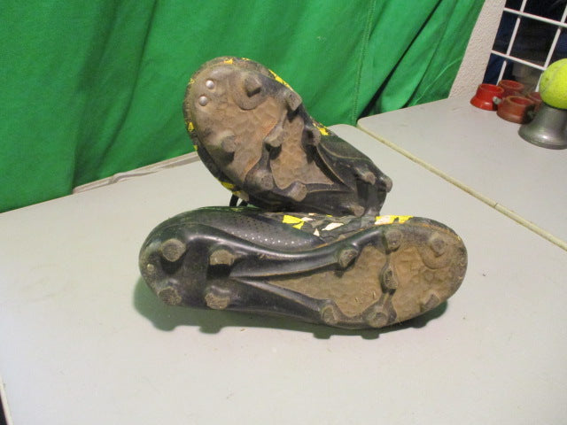 Load image into Gallery viewer, Shoe Size 4 Cleats
