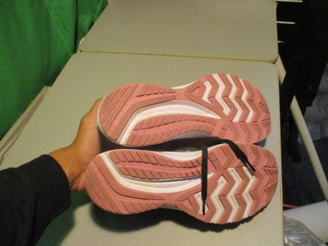 Load image into Gallery viewer, Used Saucony Cohesion Womens size 9.5 Running shoes
