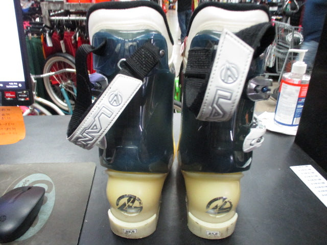 Load image into Gallery viewer, Used Lange Exclusive Size 23.5 Ski Boots
