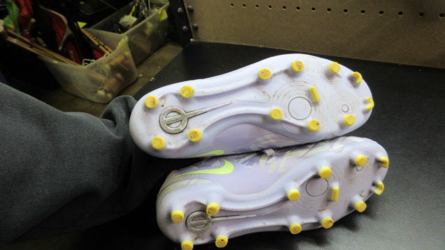 Load image into Gallery viewer, Used Nike United 001 Size Youth 3.5 Soccer Cleats
