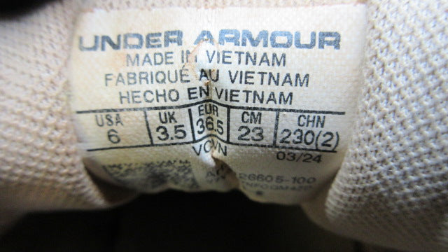 Load image into Gallery viewer, Used Under Armour UA Glyde 2 RM Womens Softball Cleats - Size 6
