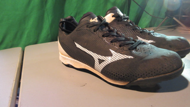 Load image into Gallery viewer, Used Mizuno Wave Finch Lightrevo Youth Molded Fastpitch Cleat - Size 5.5
