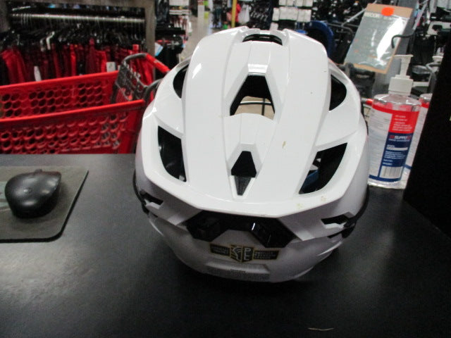 Load image into Gallery viewer, Used Cascade XRS Lacrosse Helmet W/ Chin Strap
