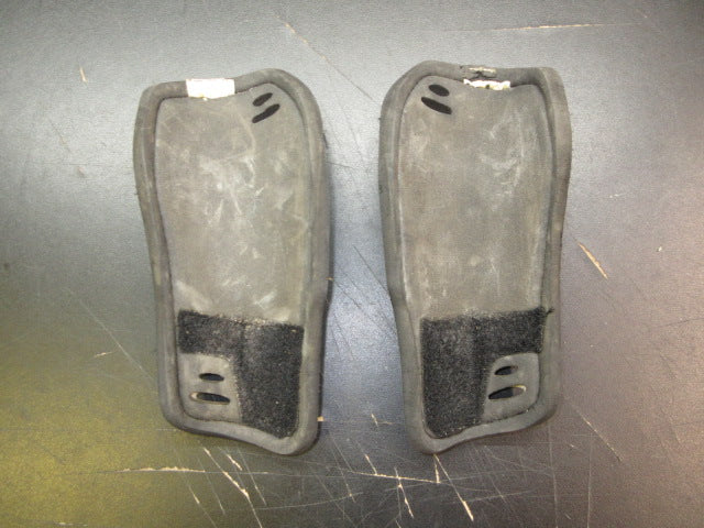 Load image into Gallery viewer, Used Mitre Aero Speed Soccer Shin Guards - Youth

