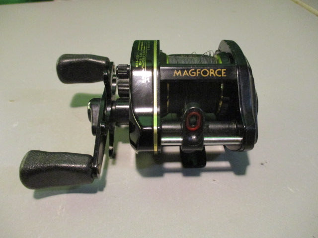 Load image into Gallery viewer, Used DAIWA MagForce Procaster PMA15 FISHING REEL
