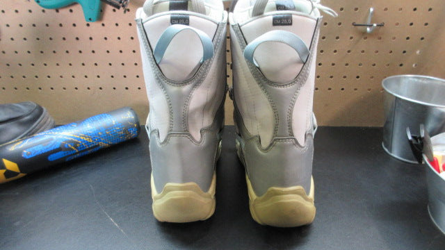 Load image into Gallery viewer, Used Askew Snowboarding Boots - Size 25,0
