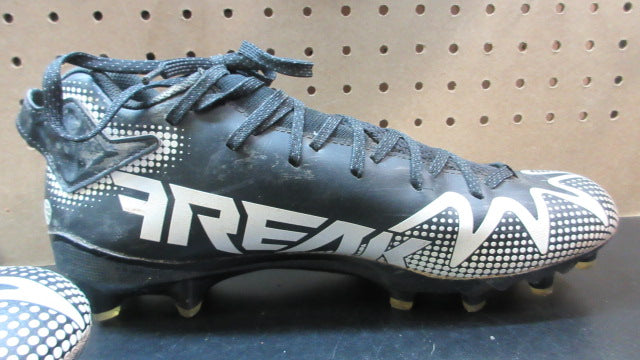 Load image into Gallery viewer, Used Adidas Freak Football Cleats - Size 11.5
