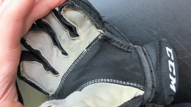 Load image into Gallery viewer, Used CCM FT475 10" Hockey Gloves
