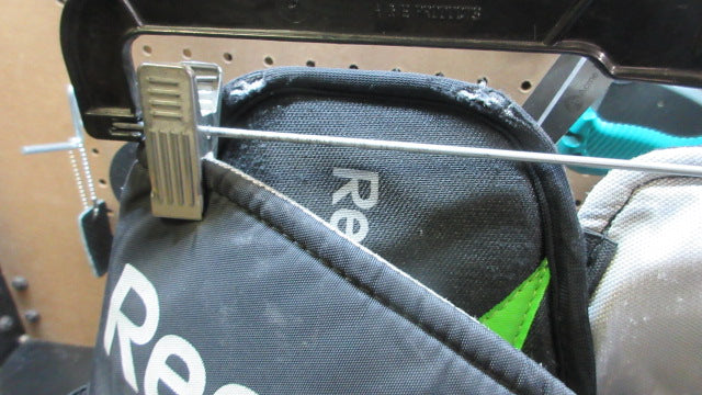 Load image into Gallery viewer, Used Reebok 16K Hockey Breezers - Youth
