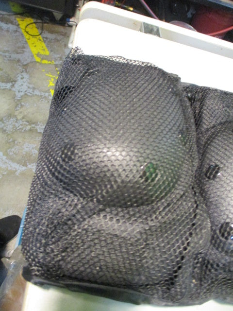 Used Razor Youth 8+ Skaing Pad Set