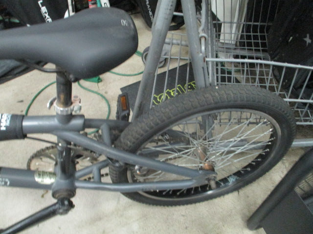 Load image into Gallery viewer, Used Haro F3 20&quot; BMX Bicycle
