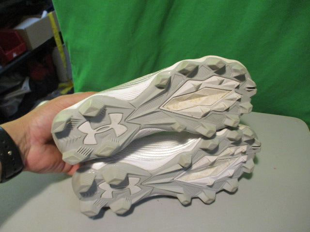 Load image into Gallery viewer, Used Under Armour UAF Youth 4.5 High Top Cleats
