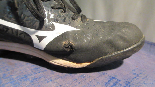 Load image into Gallery viewer, Used Mizuno Select Nine Cleats Youth Size 5 - hole
