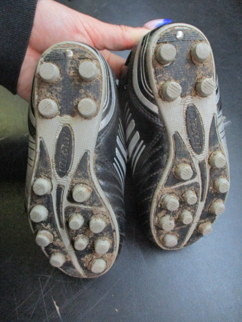 Load image into Gallery viewer, Used Striker Firm Ground Soccer Shoes - Size Youth 10
