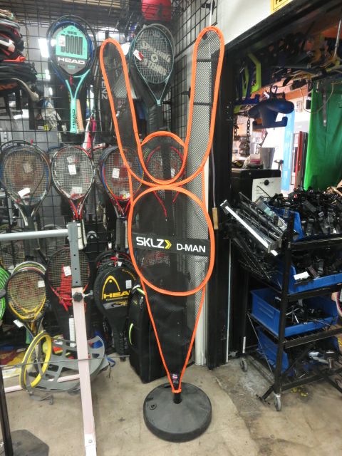 Load image into Gallery viewer, Used SKLZ D-Man Defensive Mannequin
