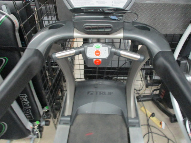 Load image into Gallery viewer, Used TRUE CS550 Commercial Treadmill With 15" Touch screen

