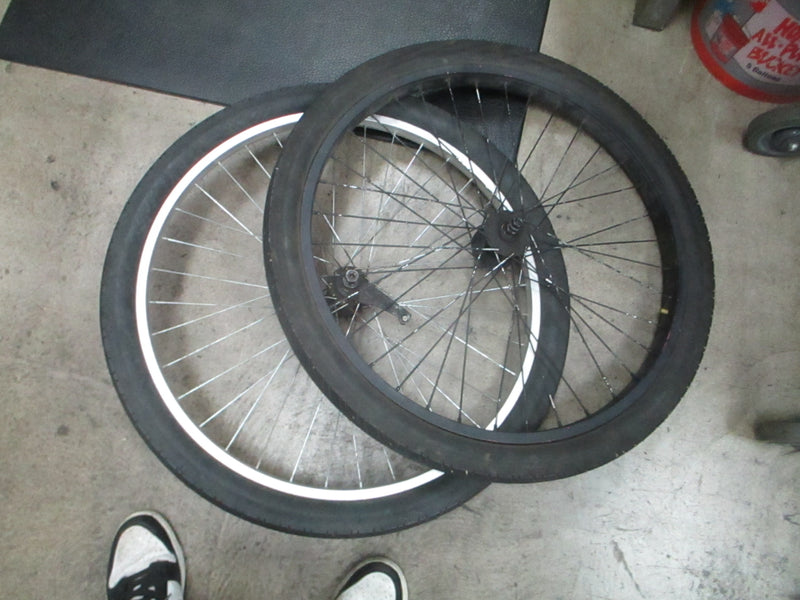 Load image into Gallery viewer, Used 26" Beach Cruiser Wheels/Rims - Set Needs A Tube
