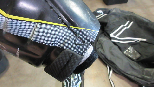 Load image into Gallery viewer, Used CCM Tacks Shin Guards Youth Size 13&quot; - wear
