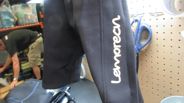 Load image into Gallery viewer, Used Lemorecn 2mm Shorty Wetsuit - Size 10
