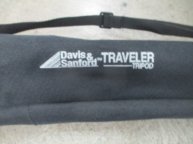 Load image into Gallery viewer, Used Davis &amp; Stanford Traveler Tripod w/ Carry Bag
