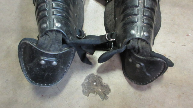 Load image into Gallery viewer, Used Rawlings Catchers Shin Guards - Youth
