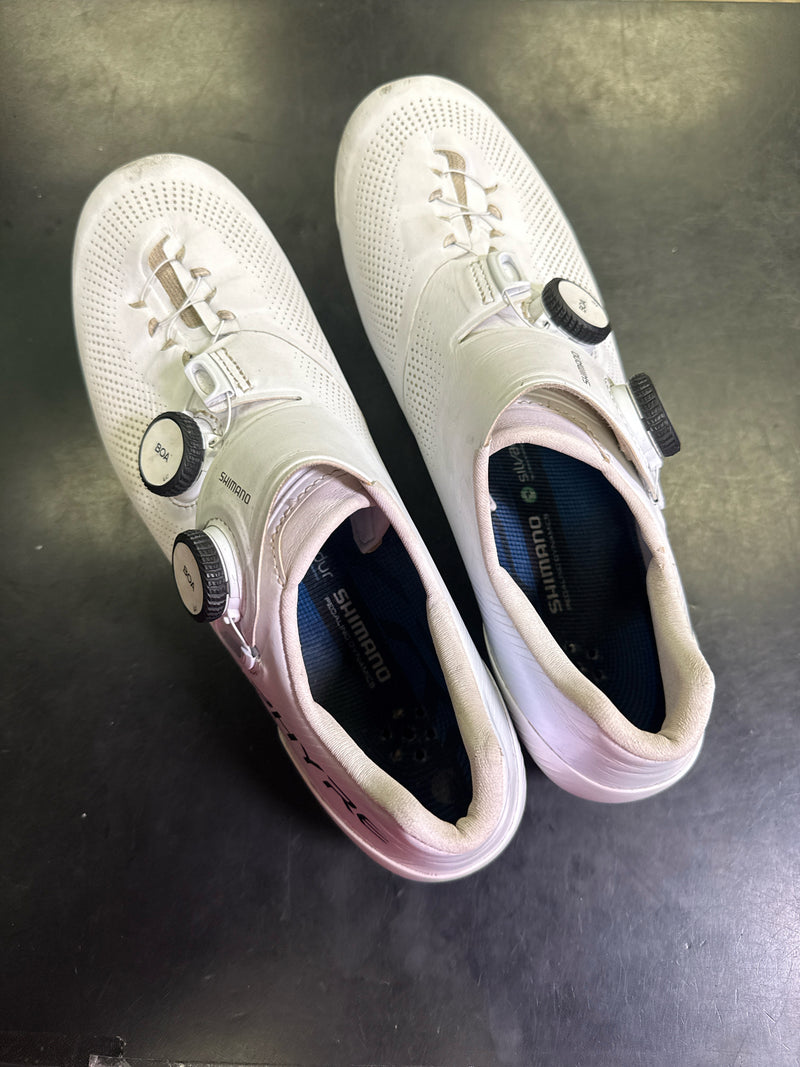 Load image into Gallery viewer, Used Shimano S-Phyre RC903 Road Cycling Shoes Size 8 Carbon Stiffness 12
