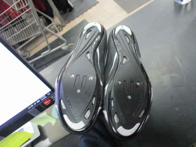 Load image into Gallery viewer, Used Northwave Cycling Shoes Size 11
