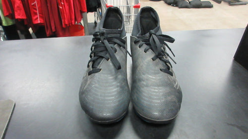 Used Adidas Predator Size 4.5 Soccer Cleats