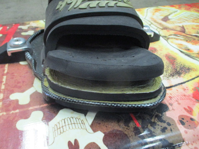 Load image into Gallery viewer, Used Scott Byerly Hyperlight 132cm Wakeboard W/ Scott Byerly Bindings

