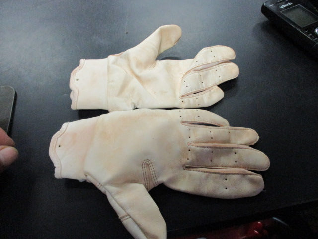 Load image into Gallery viewer, Used Nike Youth Small Batting Gloves
