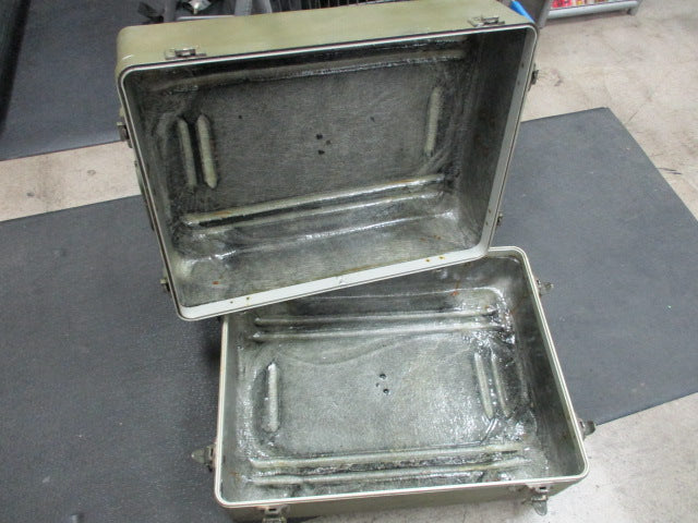 Load image into Gallery viewer, Used US Property Military 8 Buckle Box
