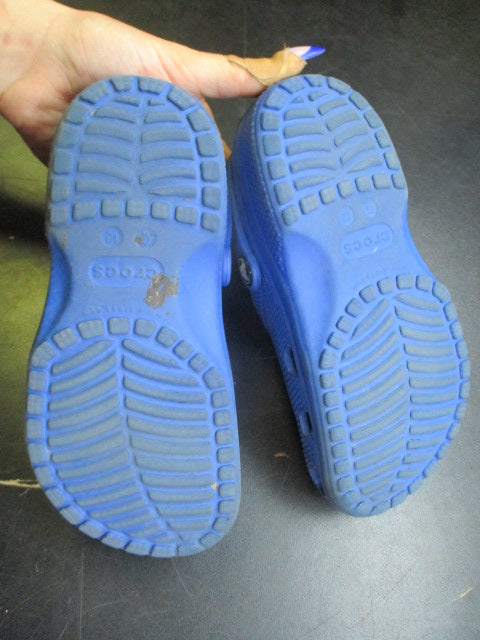 Load image into Gallery viewer, Used Crocs Classic Clog - Size Youth 13
