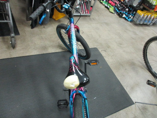Load image into Gallery viewer, Used Genesis Illusion 20&quot; Kids Bike (Rip In Seat )

