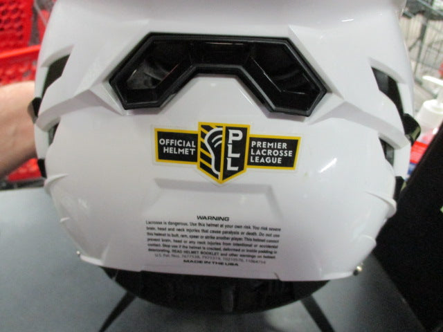 Load image into Gallery viewer, Used Cascade XRS Lacrosse Helmet W/ Chin Strap
