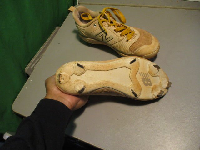 Load image into Gallery viewer, Used New Balance Size 7 Metal Cleats
