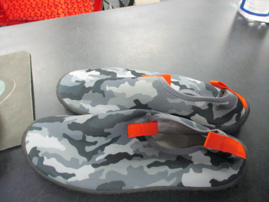 Used Cat & Jack Water Shoes Size 5