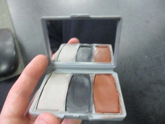 Used Camo-Compac 3 Bark Grey Color Camouflage Make-Up Kit