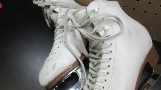 Used Jackson Artiste Figure Skates - Size Youth 3.5