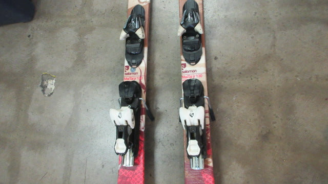 Load image into Gallery viewer, Used Salomon MaiTai Jr Downhill Skis w/ Salomon Bindings Size 130cm
