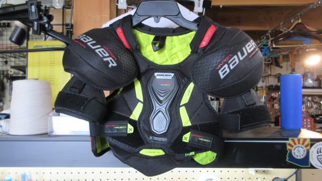 Load image into Gallery viewer, Used Bauer Vapor Velocity Hockey Shoulder Pads - Youth
